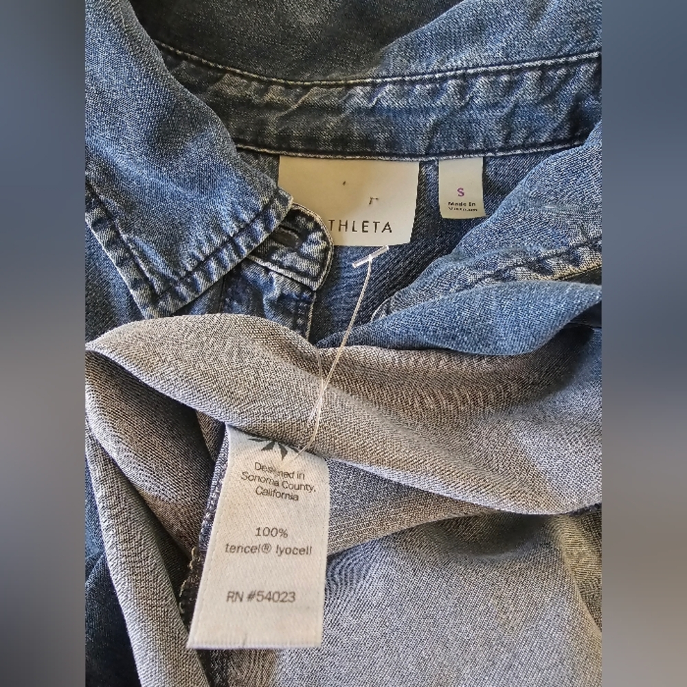 Athleta Long Denim 100% Lyocell Button Up Shirt Small Blue - Picture 5 of 7
